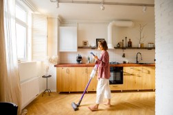 The Ultimate Showdown: Cordless Vacuum or Roomba?